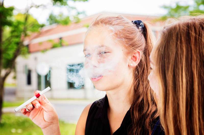 Los padres están atentos a los cigarrillos electrónicos comercializados para niños