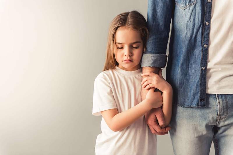 La dépression en père et en enfant est liée quelle que soit la relation génétique