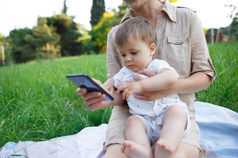 Pourquoi votre téléphone ne devrait pas être la première option pour calmer votre enfant