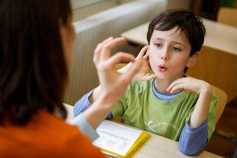 Cómo la terapia del habla puede ayudar a su hijo