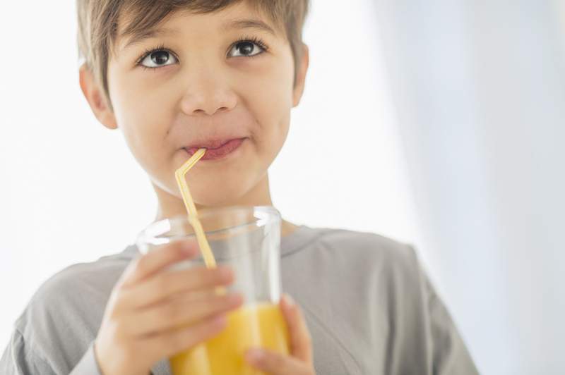 Les enfants ont-ils besoin de jus et de boissons sans sucre?