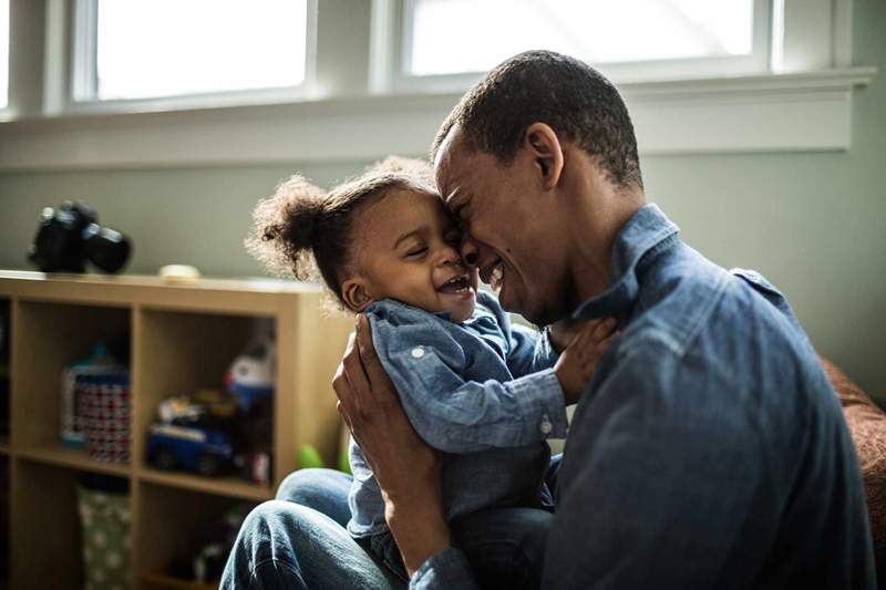 Le style d'attachement des adultes d'un père peut être directement lié à l'anxiété chez les enfants