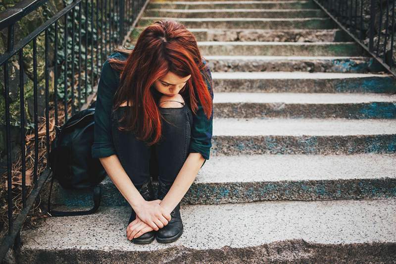 Le ragazze adolescenti stanno prendendo in considerazione il suicidio a tariffe allarmanti. Come può questo cambiamento?